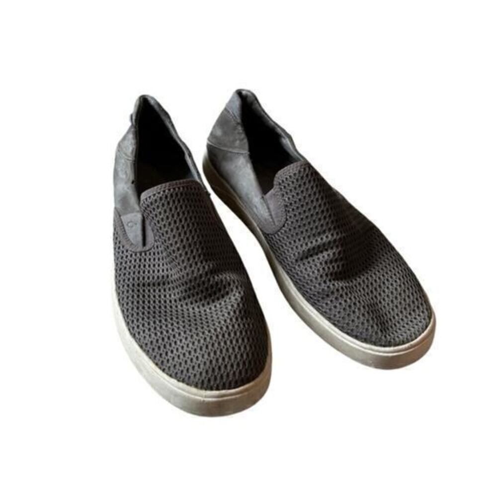 Men’s gray Olukai slide on shoes